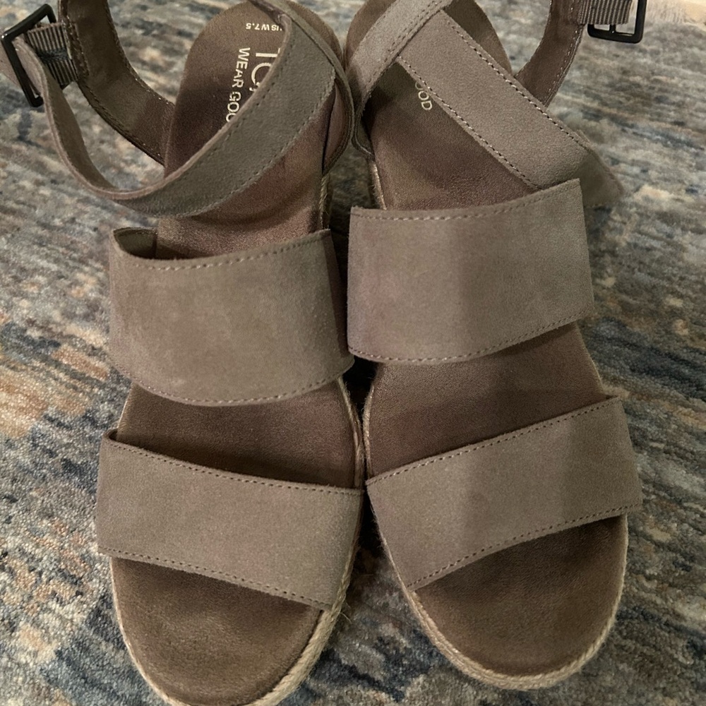 TOMS Women's Gray Wedge Sandals - Picture 5 of 7